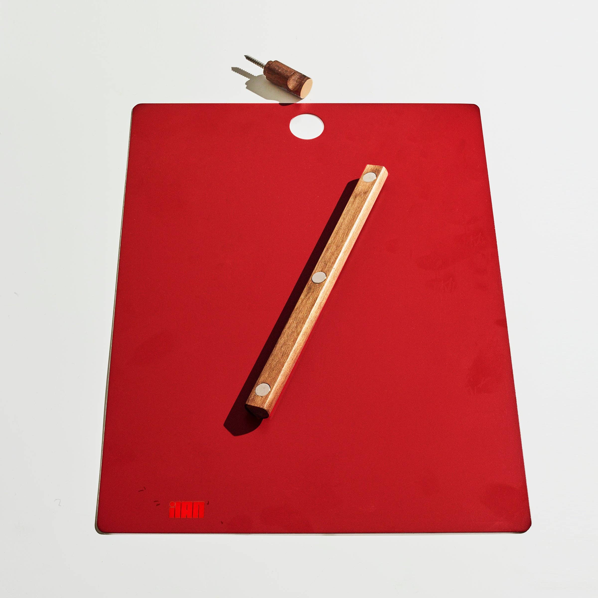 Magnetic Wall/Desk Clipboard: Red - Image 4