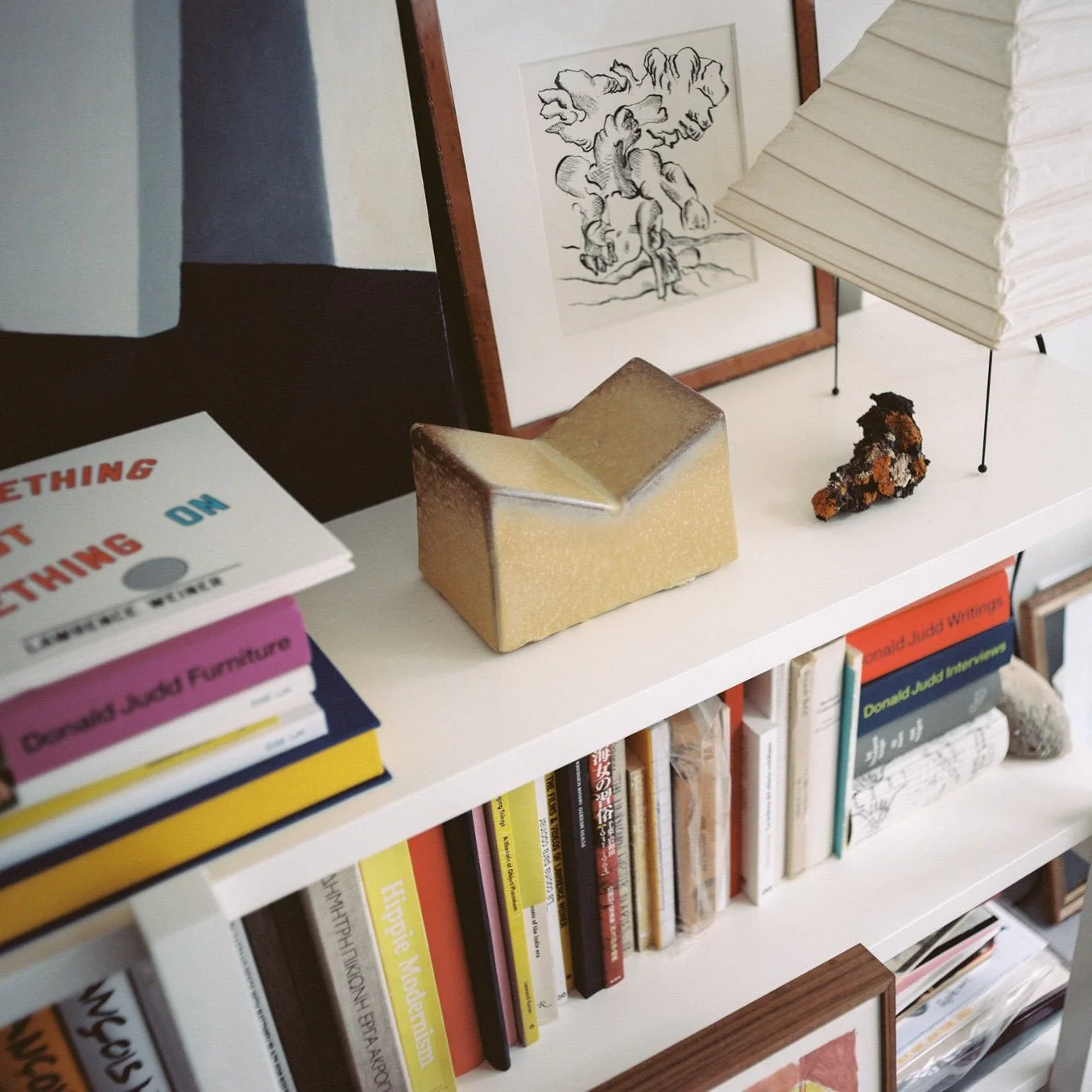Apartamento Ceramic Book Stand - Image 4