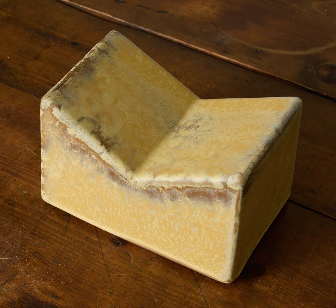 Apartamento Ceramic Book Stand - Image 7