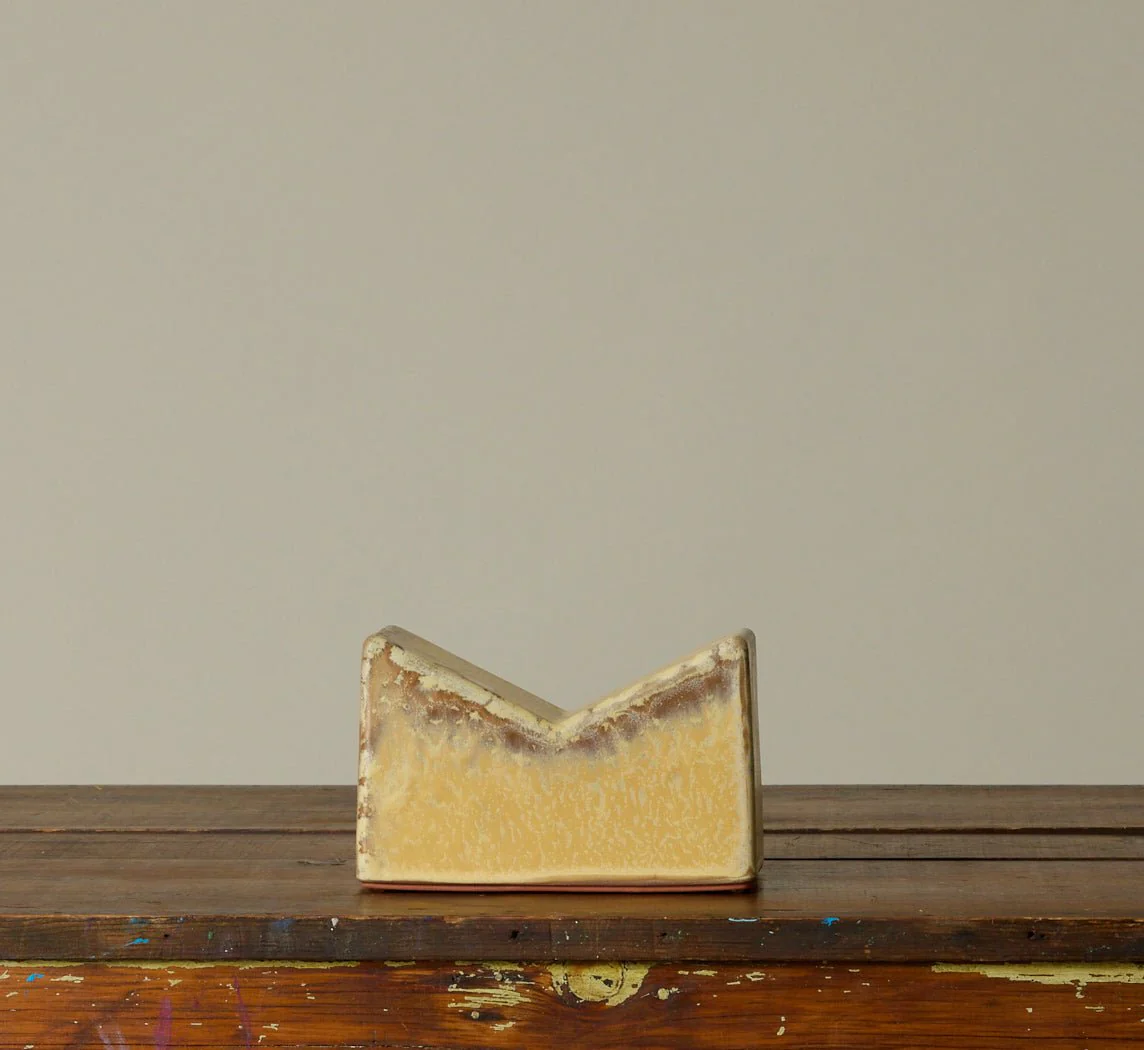 Apartamento Ceramic Book Stand - Image 8