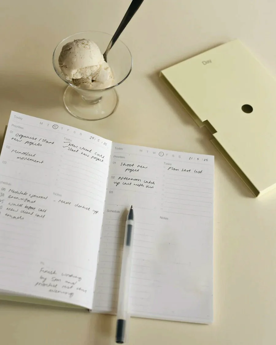 WH Day Planner with Slipcase - Image 3