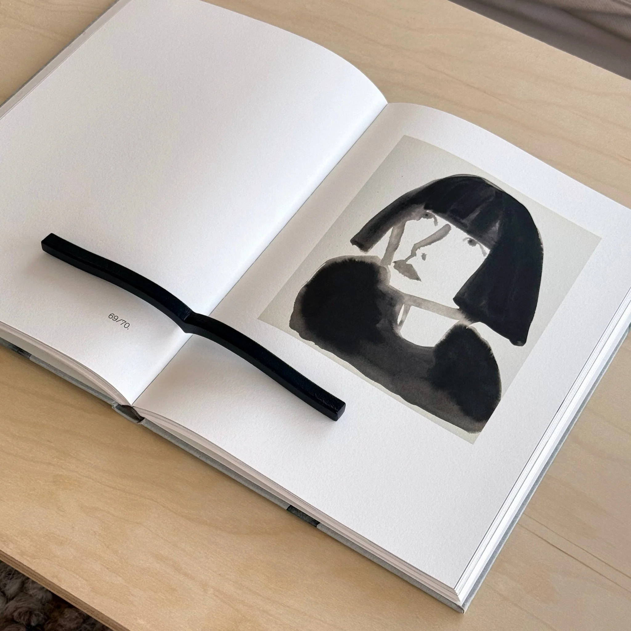 Japanese Cast Iron Book Weight: Black - Image 4