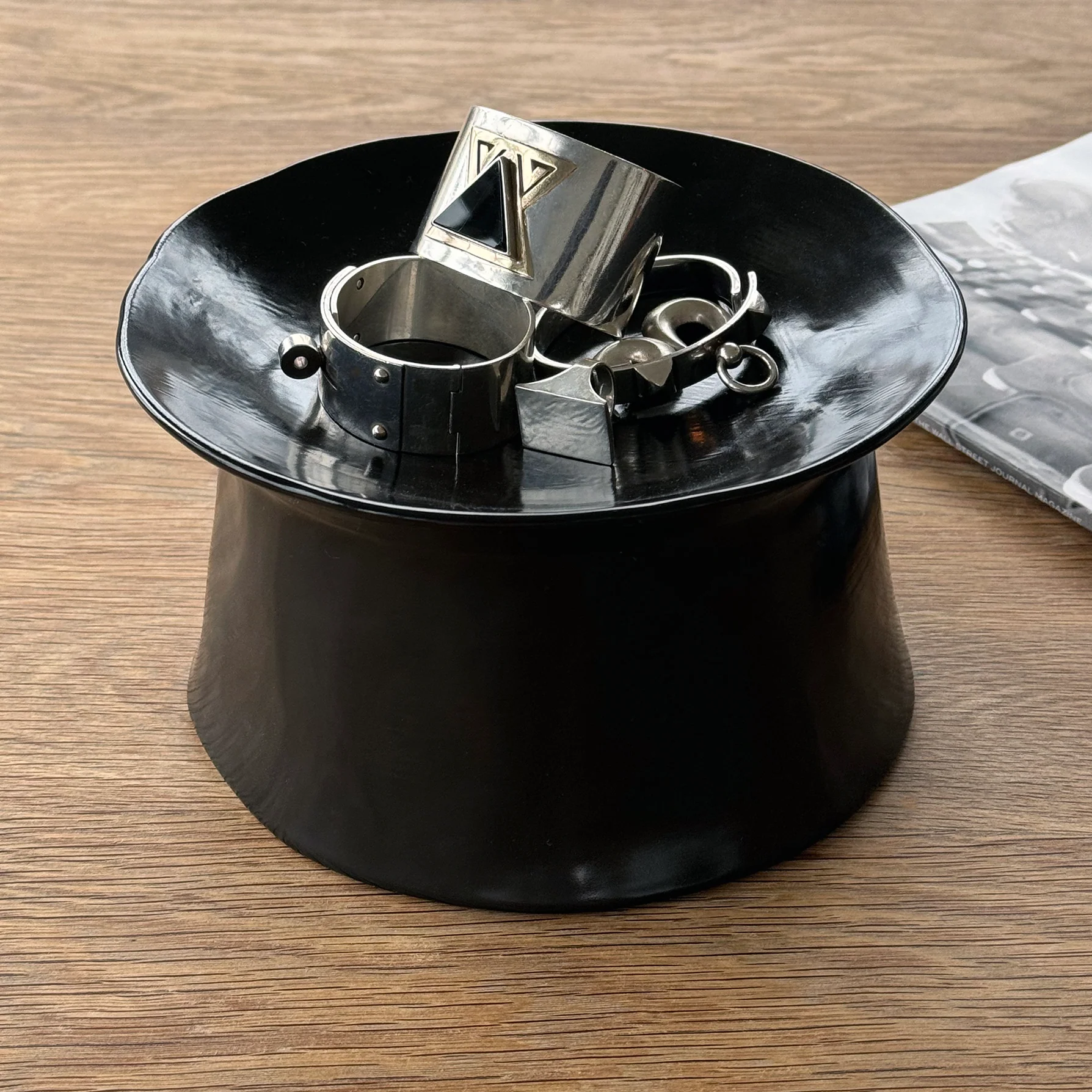 La Mére Ebony Ceramic Pedestal - Image 5