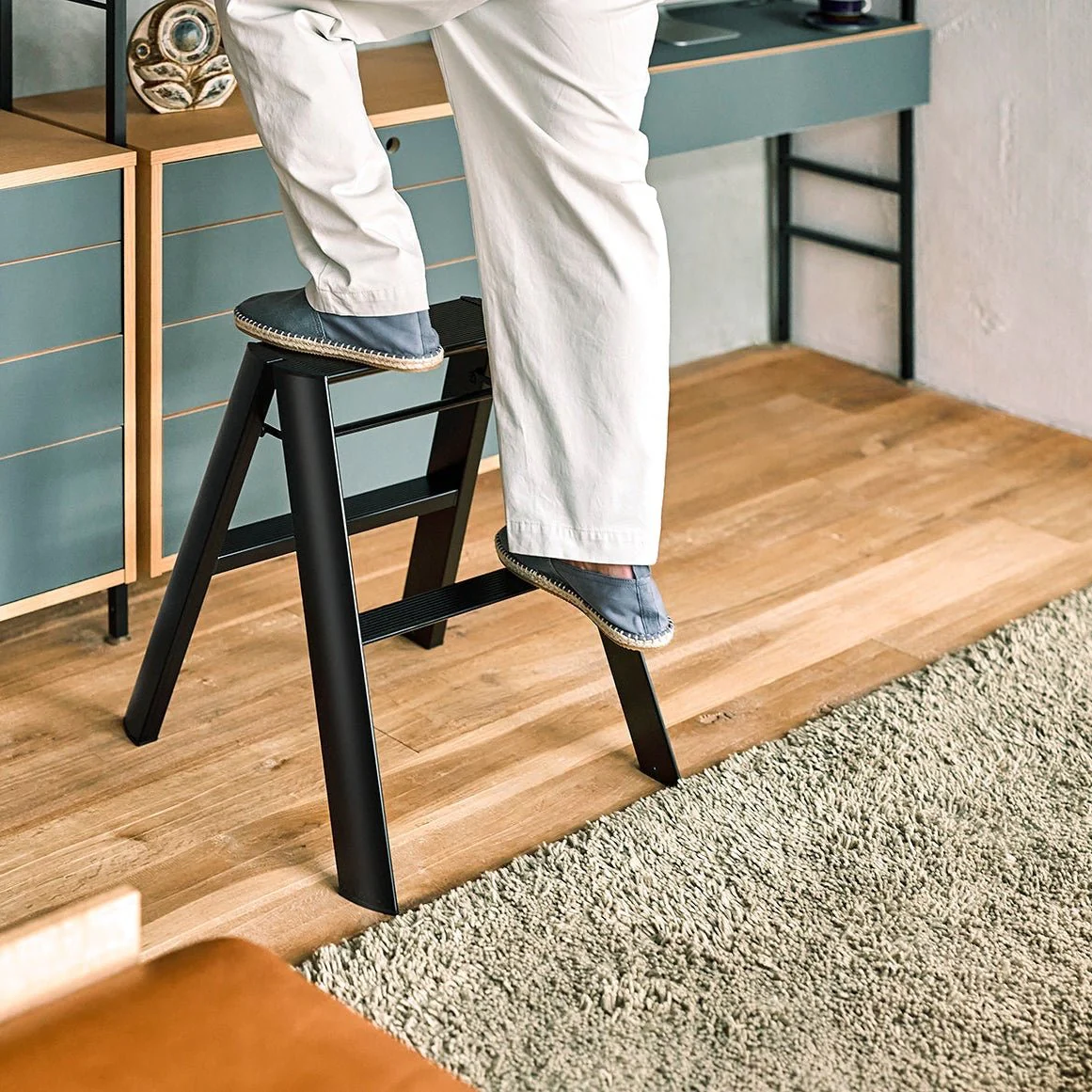 Hasegawa Lucano Step Ladder: 2-step, Black - Image 5