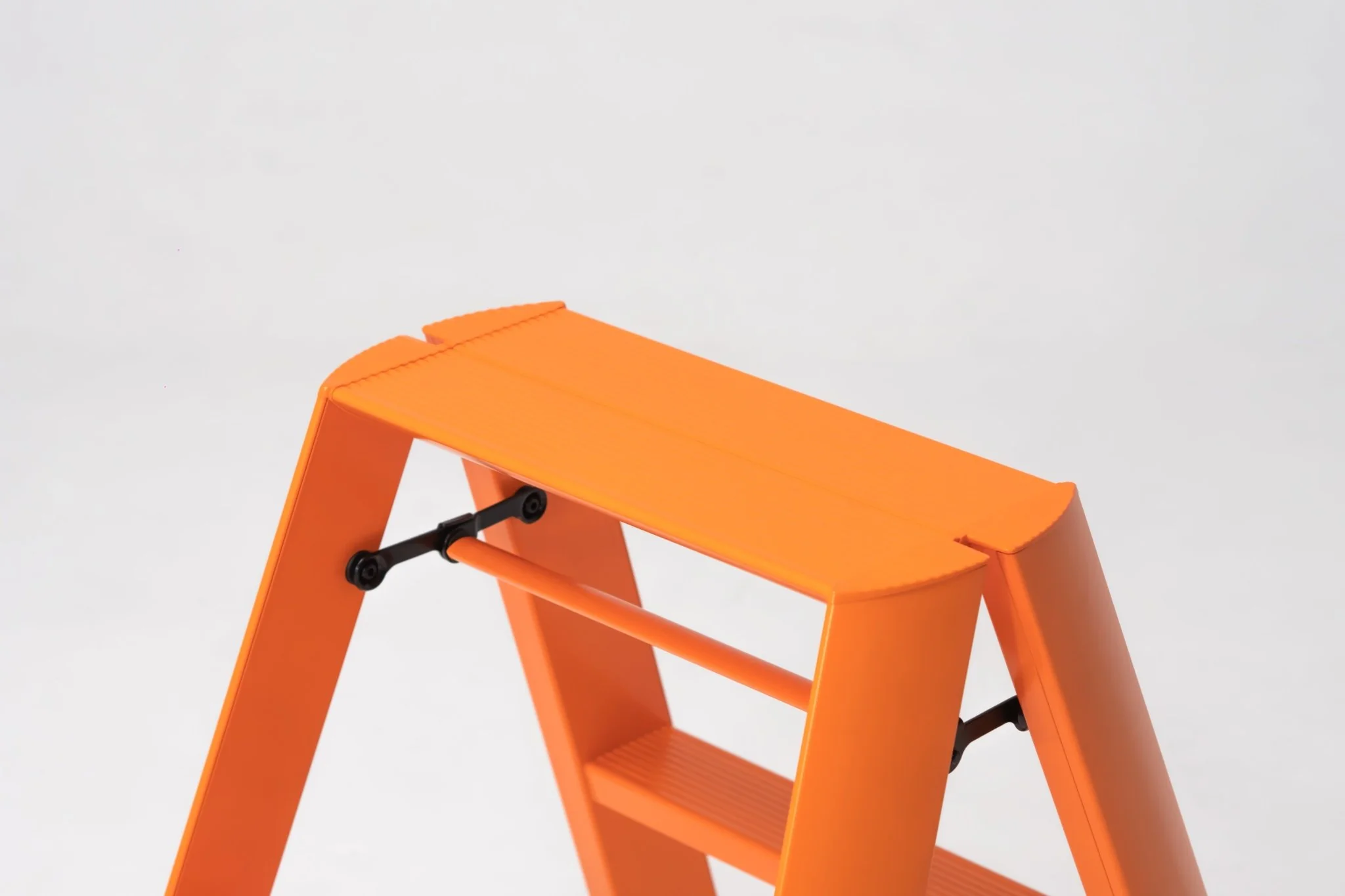 Hasegawa Lucano Step Ladder: 2-step, Orange - Image 3