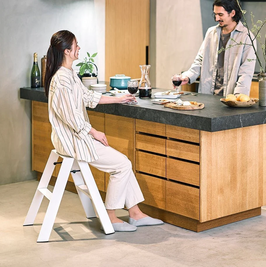 Hasegawa Lucano Step Ladder: 2-step, White - Image 3