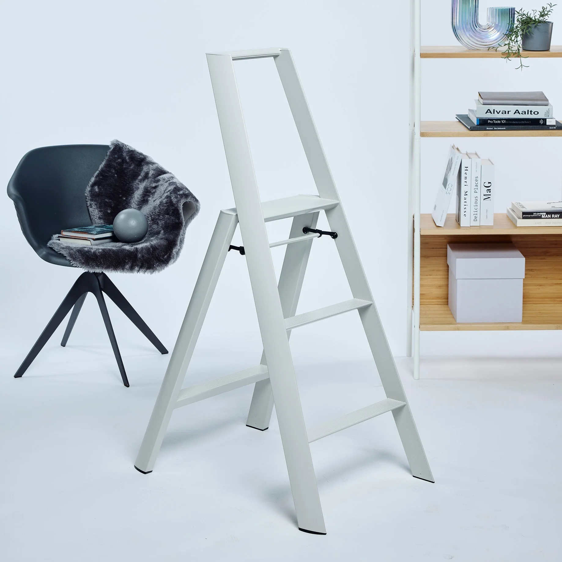 Hasegawa Lucano Step Ladder: 3-step, Crystal Gray - Image 3