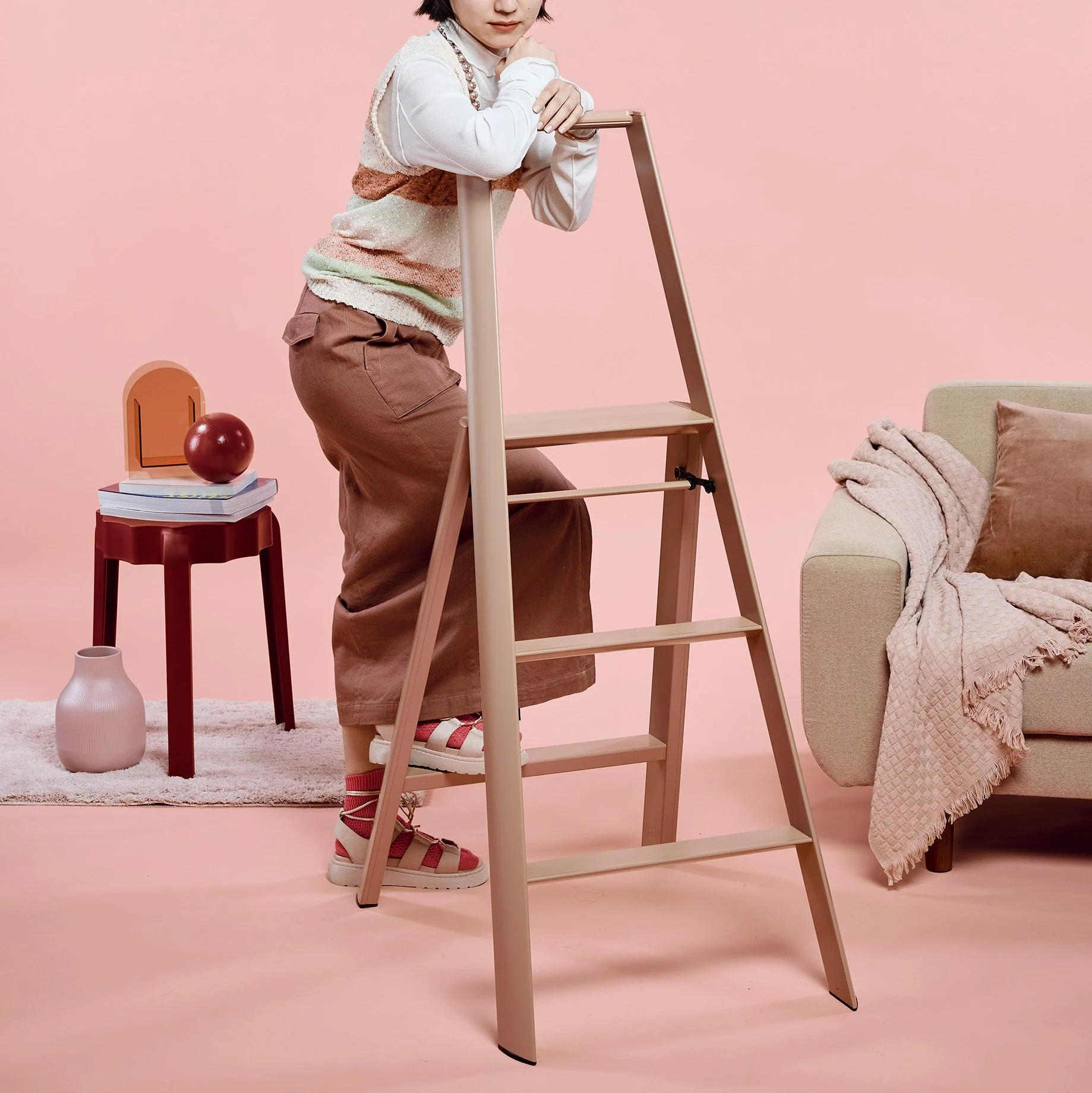 Hasegawa Lucano Step Ladder: 3-step, Peach Brown - Image 4