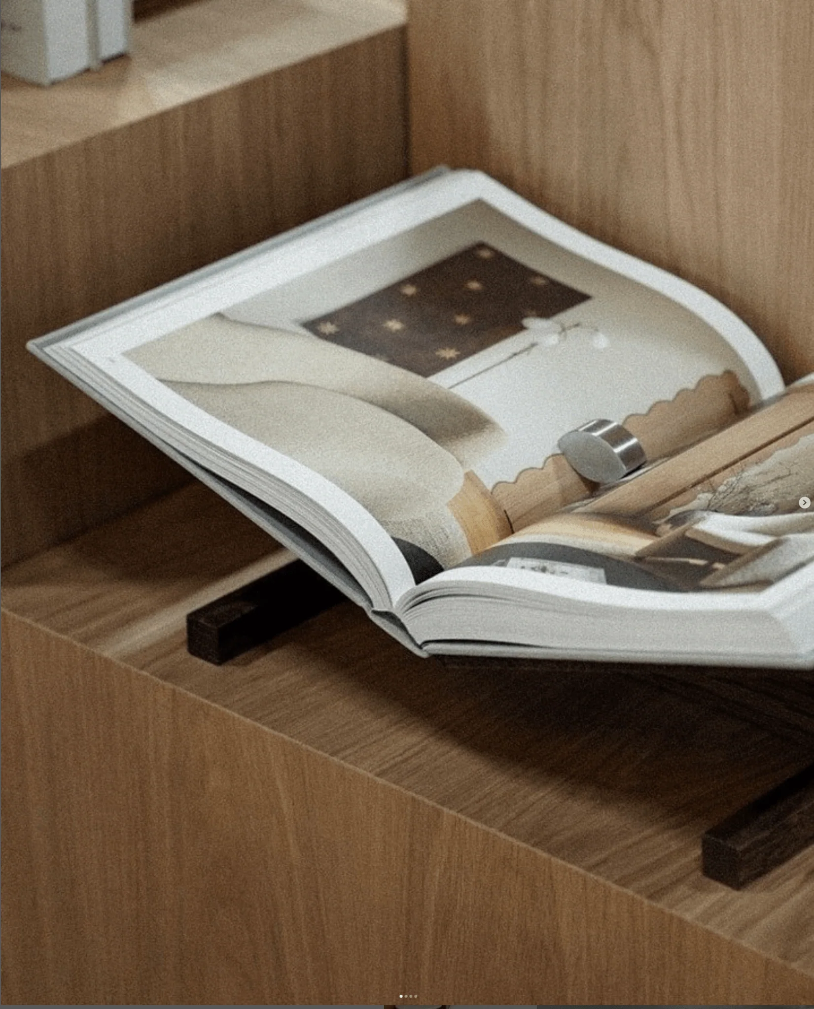 Page Book Stand: Black - Image 2