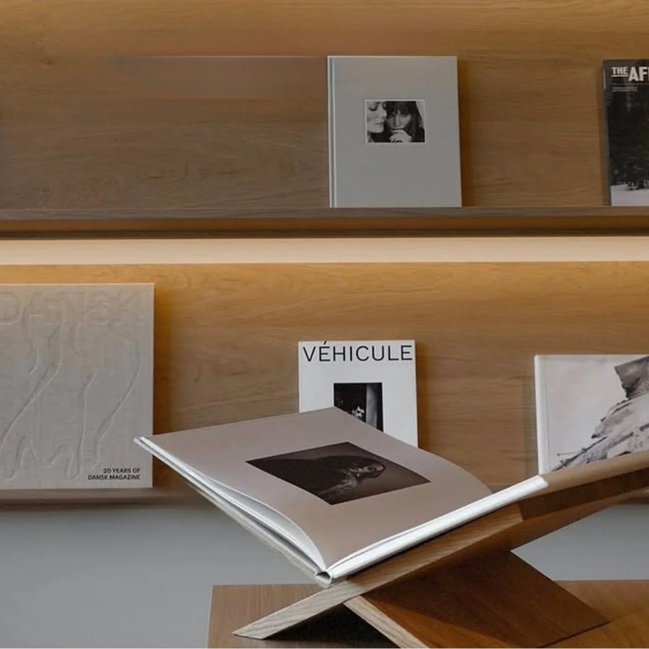 Rest Book Stand: Natural Oak - Image 3