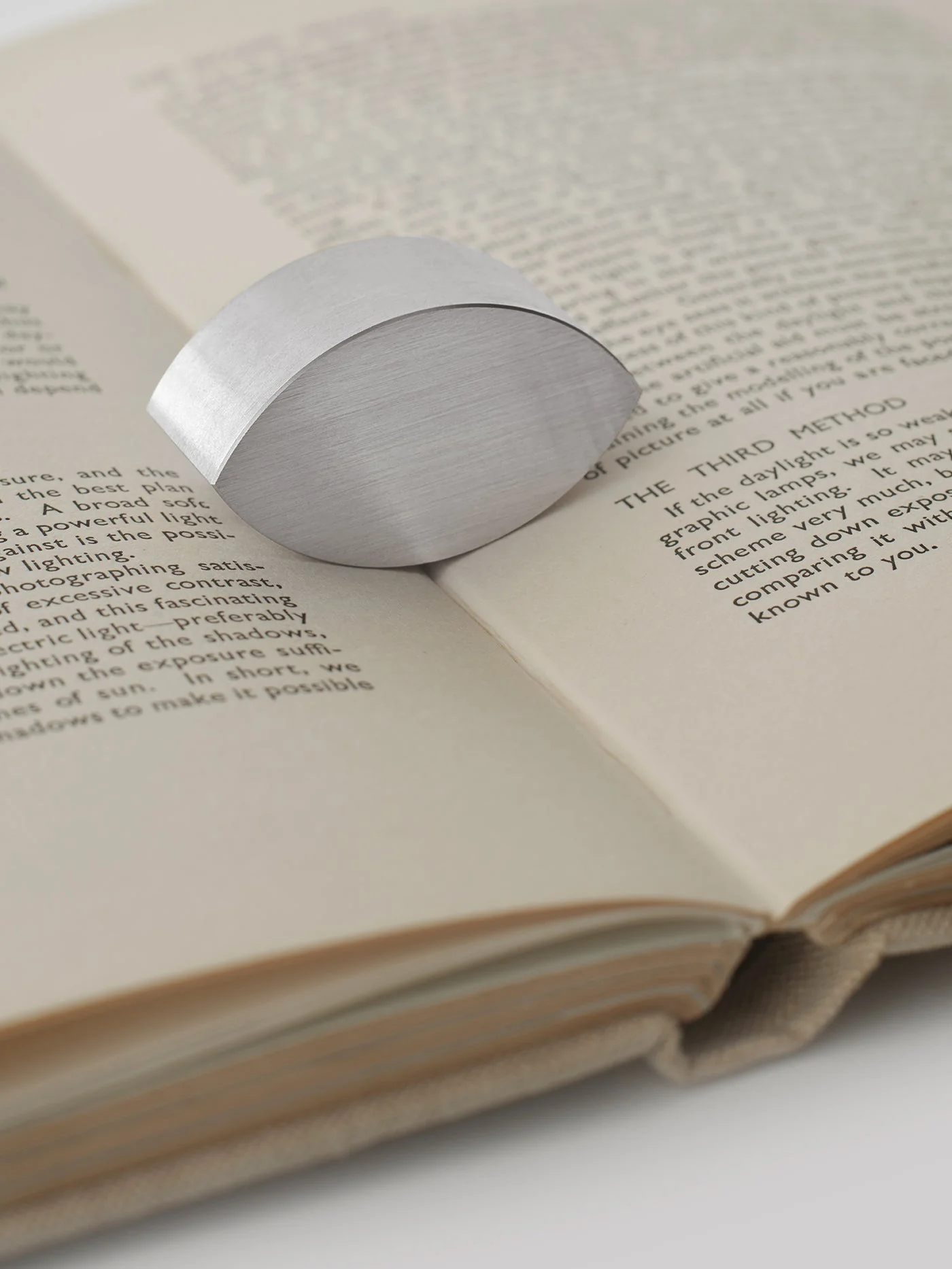 Signe Hytte Almond Book Weight: Stainless - Image 5