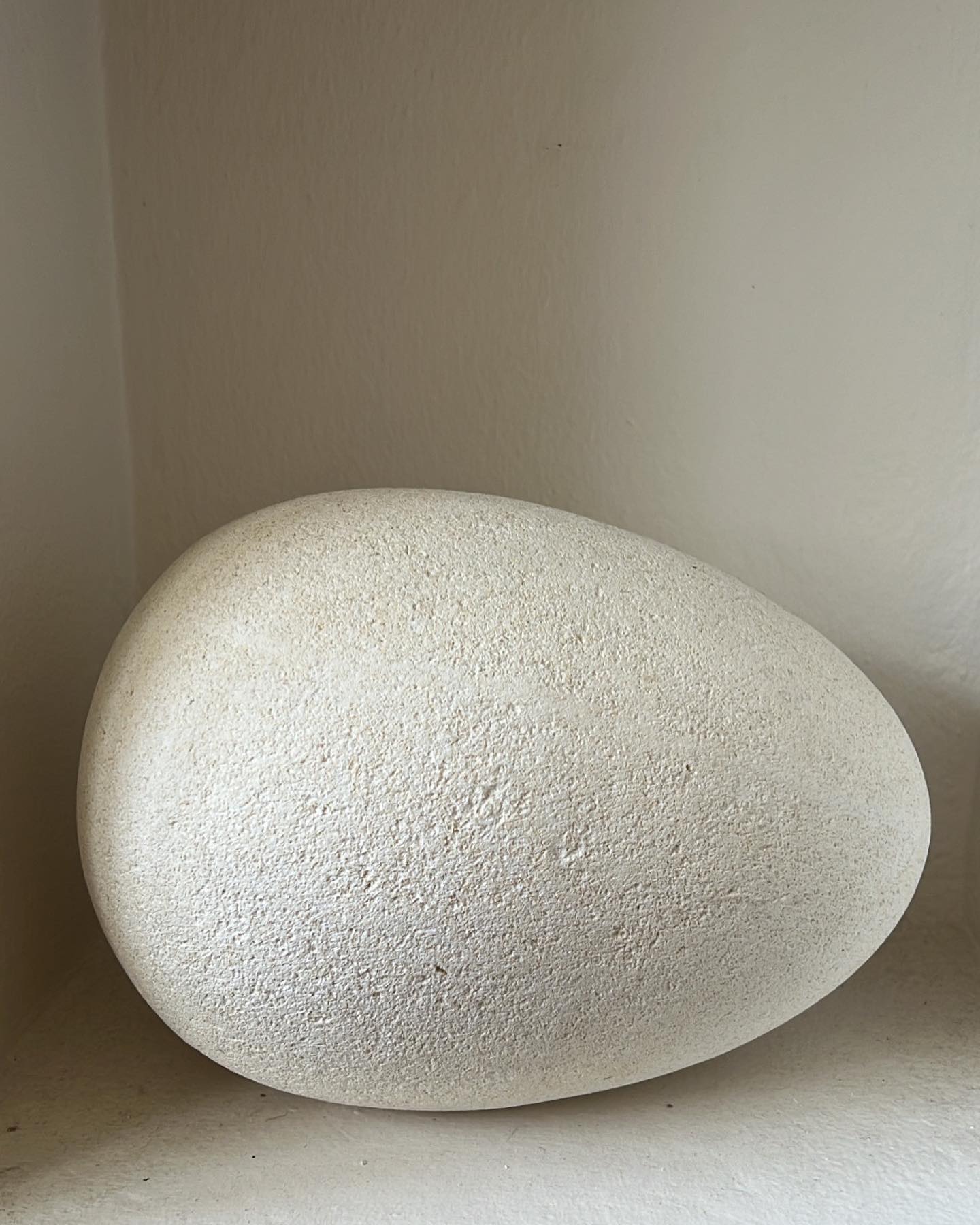 Ōamaru Limestone Egg - Image 3