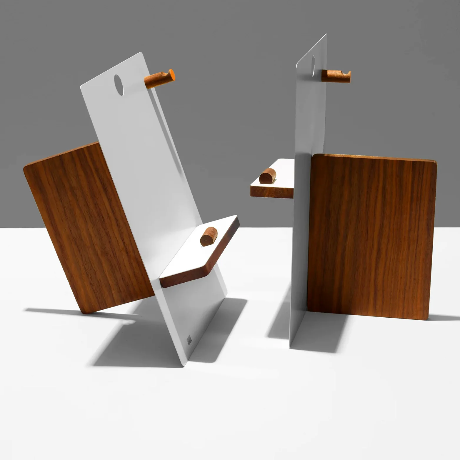 Ilan Easel: Grey - Image 3