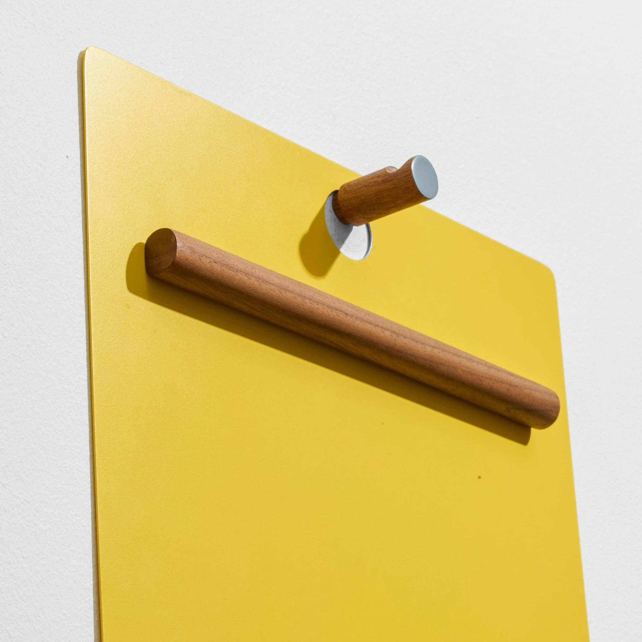 Magnetic Wall/Desk Clipboard: Yellow - Image 3