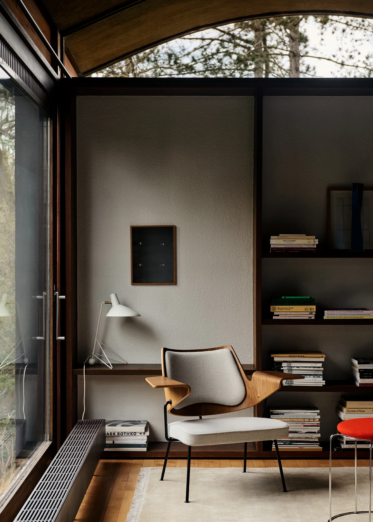 Tripod Table Lamp: White - Image 5