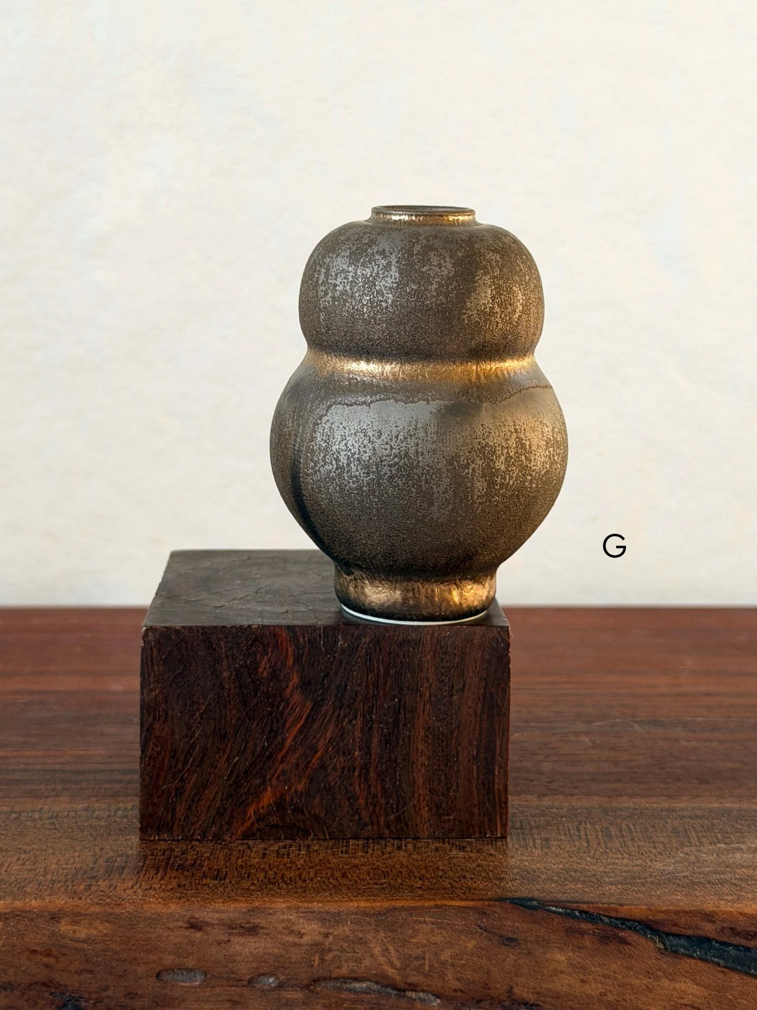 Yuta Segawa Vases: Gilded Charcoal - Image 4
